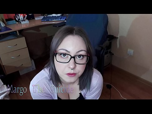❤️ Nwatakịrị nwanyị sexy nwere ugegbe na-eme Dildo nke ukwuu na igwefoto Mmekọahụ ﹏